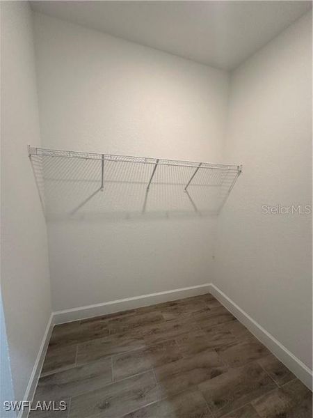 Spacious, unfurnished interior of a new home in , Cape Coral (Image 8).