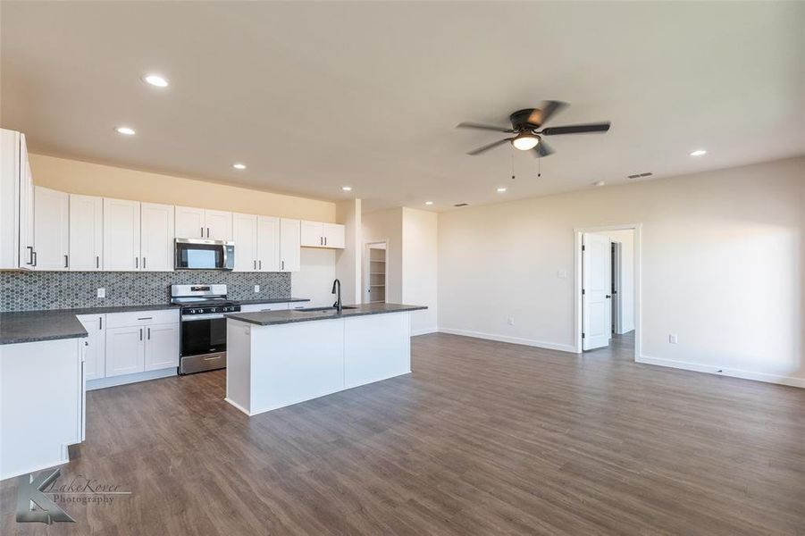 Furnished interior view inside a new home in , Abilene (Image 6).