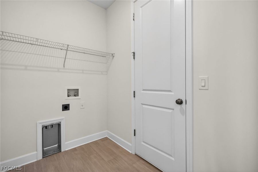 Spacious, unfurnished interior of a new home in Cape Coral, Cape Coral (Image 26).