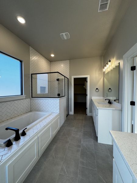 Furnished interior view inside a new home in Freeman Ranch, Weatherford (Image 8).