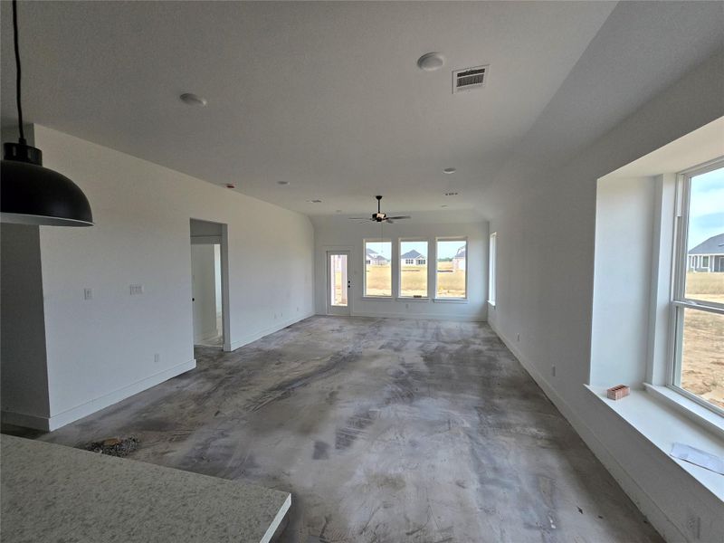 Natural light glistens through every inch of this stunner! Natural light glistens through every inch of this stunner!