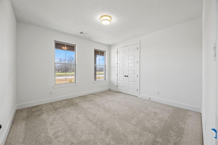 Spacious, unfurnished interior of a new home in Rolling Creek Ranch, Aledo (Image 32).