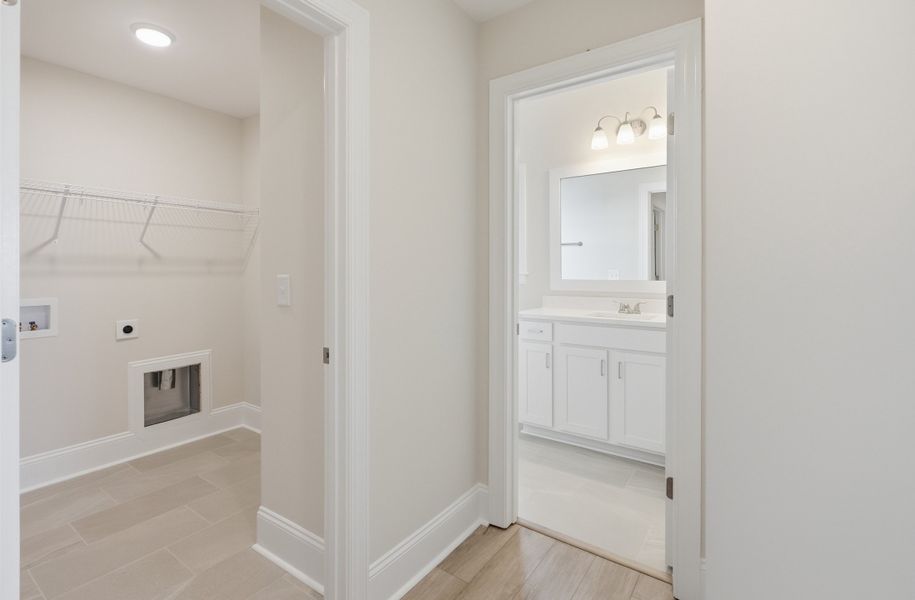 Spacious, unfurnished interior of a new home in Sidbury Landing, Wilmington (Image 30).