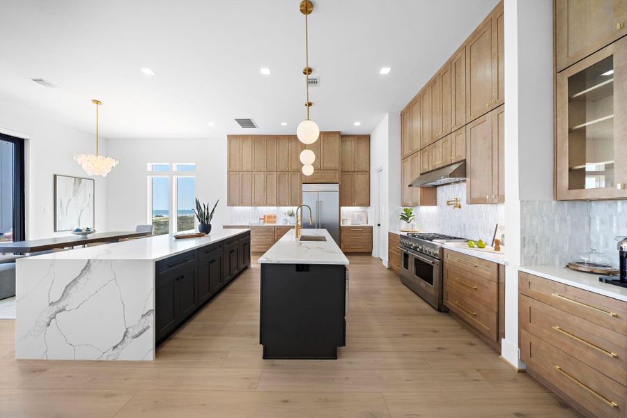 The pullout drawers make it easy to store kitchen tools! The pullout drawers make it easy to store kitchen tools!