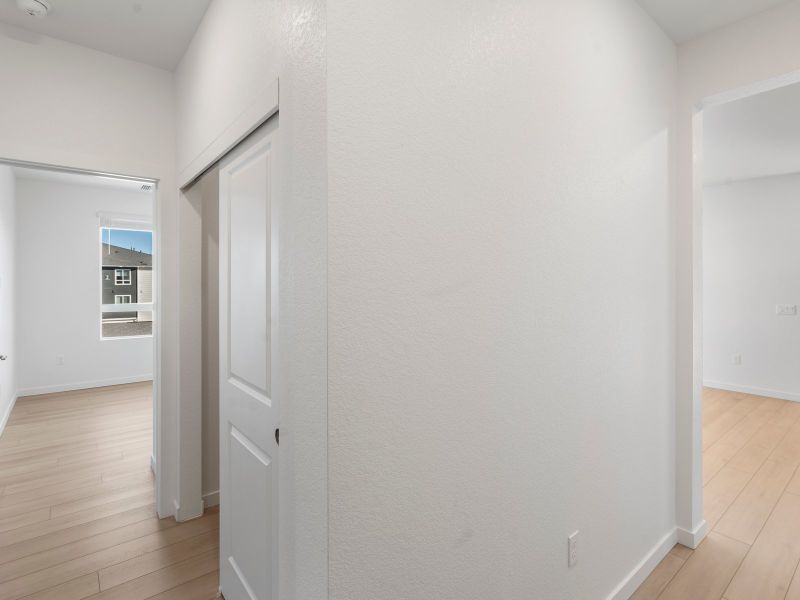 Spacious, unfurnished interior of a new home in Gateway Commons, Denver (Image 24).