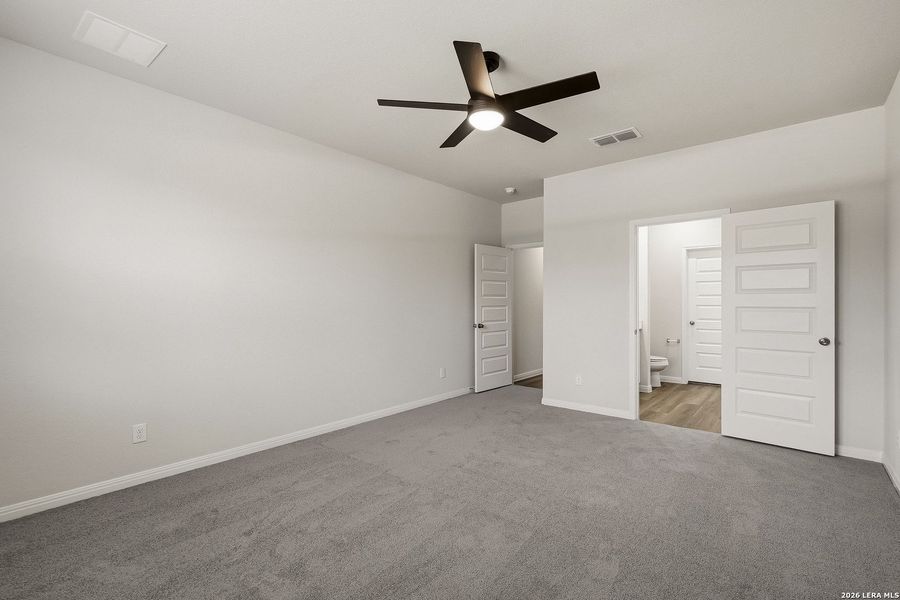 Spacious, unfurnished interior of a new home in Cinco Lakes, San Antonio (Image 25).