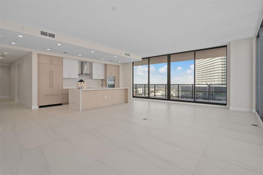 Spacious, unfurnished interior of a new home in , St. Petersburg (Image 18).