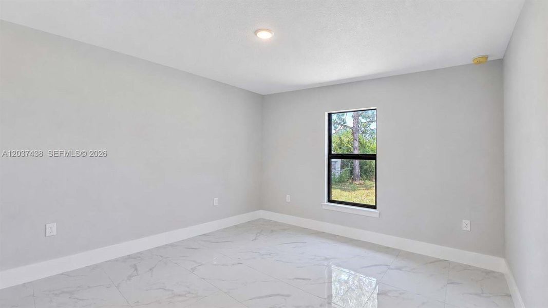 Spacious, unfurnished interior of a new home in , Lehigh Acres (Image 27).