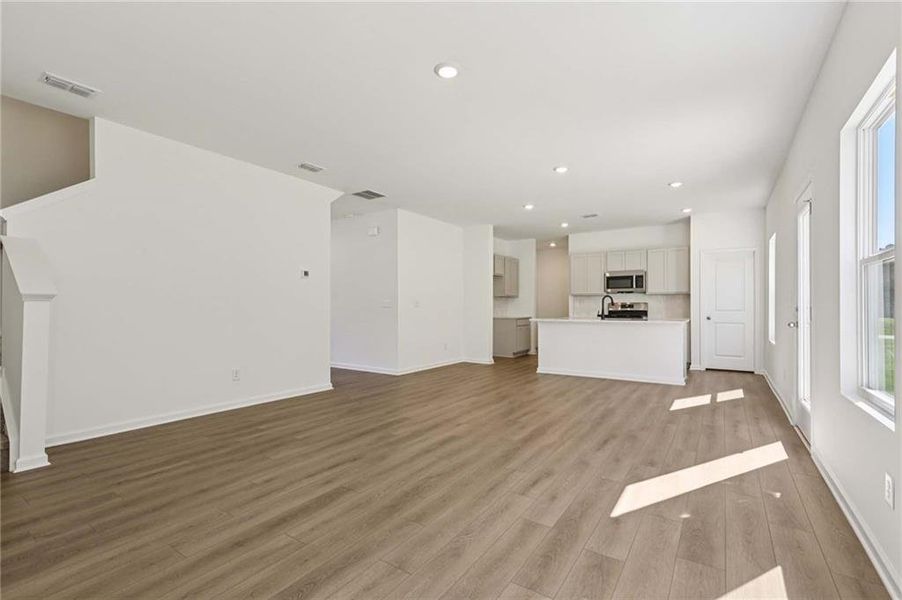 Spacious, unfurnished interior of a new home in The Pointe at Heron Bay, Locust Grove (Image 33).