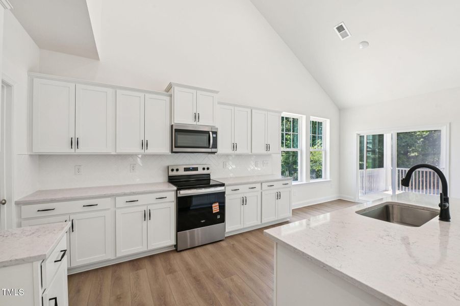 19-web-or-mls-236 Alden Way-019