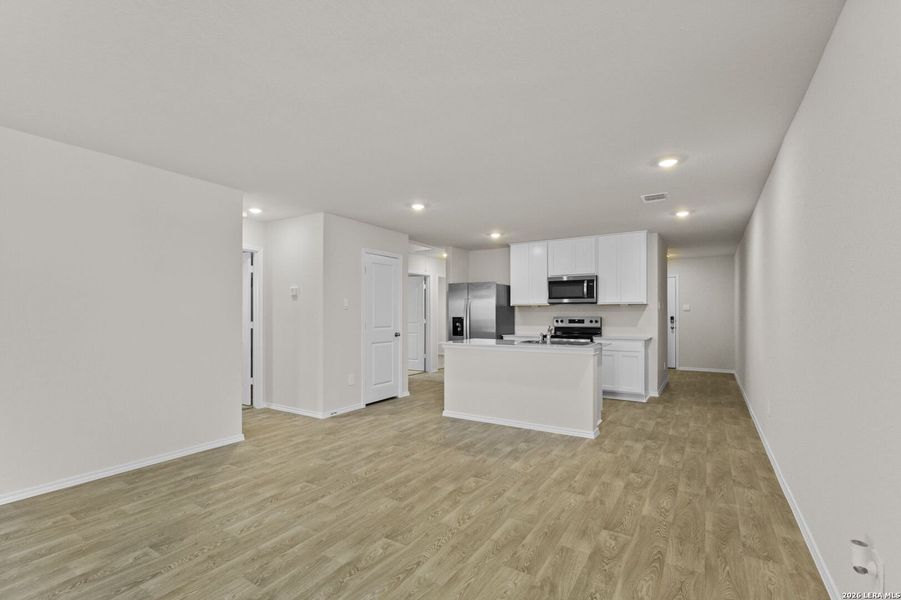 Spacious, unfurnished interior of a new home in Swenson Heights, Seguin (Image 20).