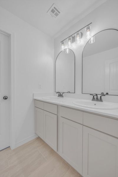 Representative furnished interior of a home built from the Bellagio 425SSC by Saratoga Homes in Paseo Del Este, El Paso (Image 16).