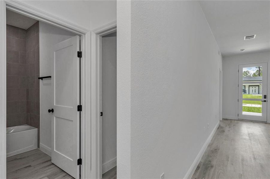 Spacious, unfurnished interior of a new home in , Citrus Springs (Image 36).