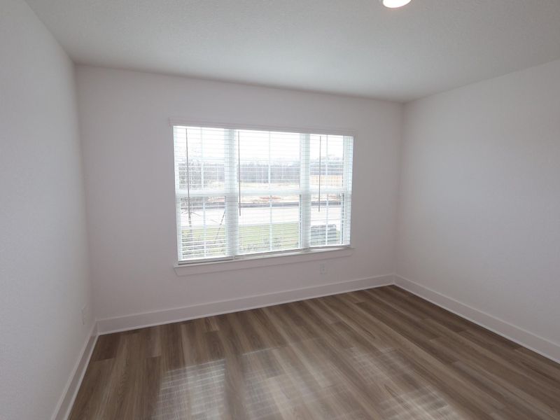 Spacious, unfurnished interior of a new home in Lone Star Landing, Montgomery (Image 31).