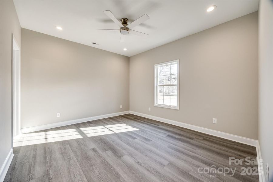 Representative photo of same build; colors and selections may differ. Representative photo of same build; colors and selections may differ.