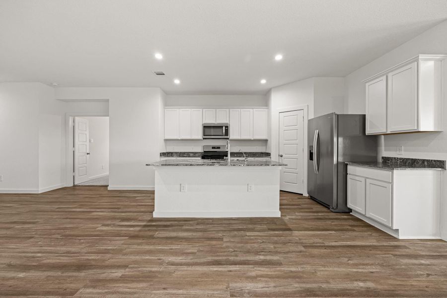 Furnished interior view inside a new home in , Rosharon (Image 14).