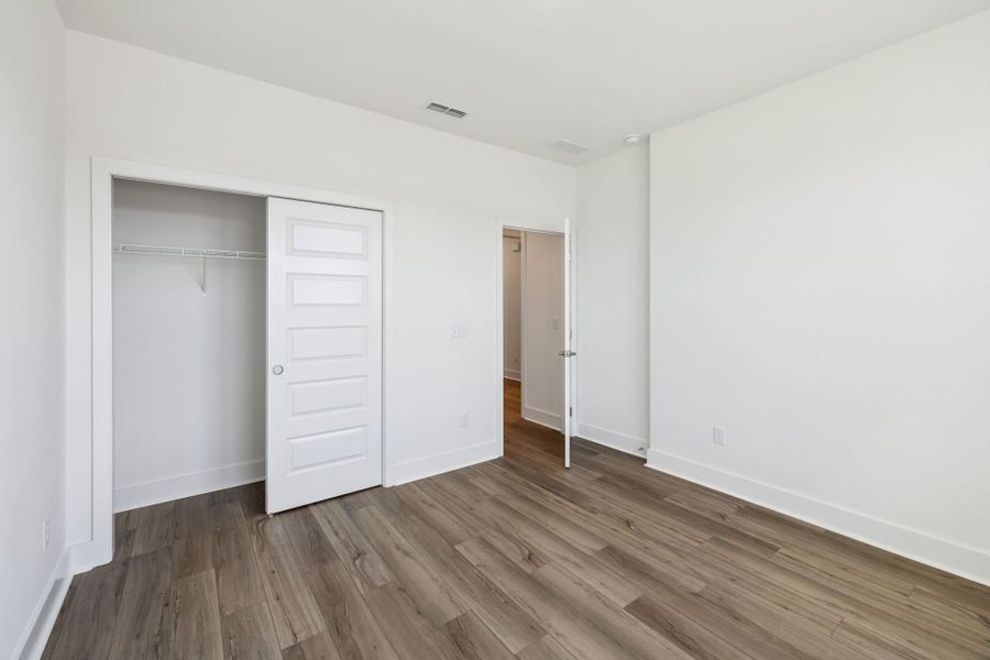 Spacious, unfurnished interior of a new home in Del Webb Barton Village, Lebanon (Image 30).