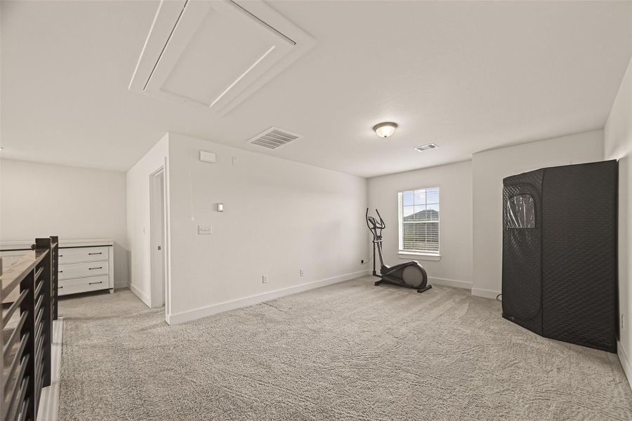 Spacious, unfurnished interior of a new home in Massey Oaks, Pearland (Image 29).