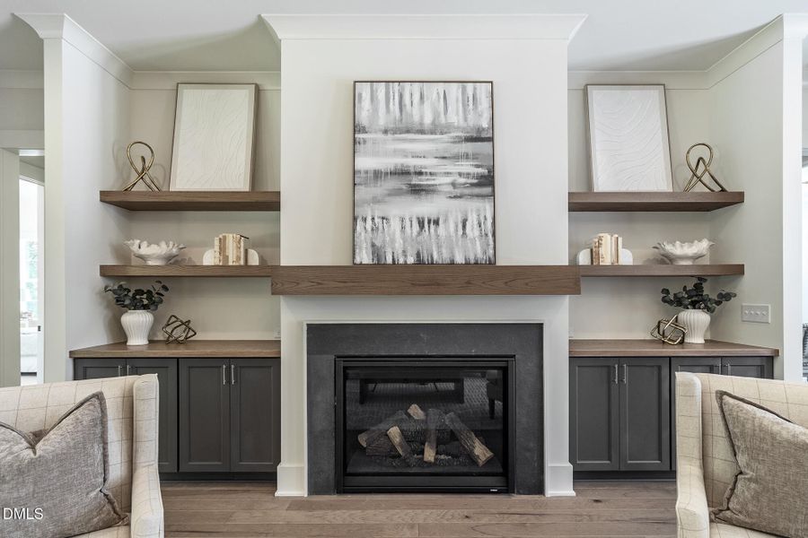300_MEADOW_WALK_DR_INTERIOR_09