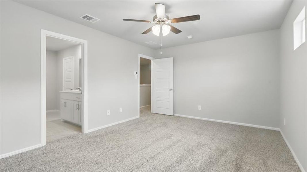 Spacious, unfurnished interior of a new home in Orchard Village, Fort Worth (Image 31).