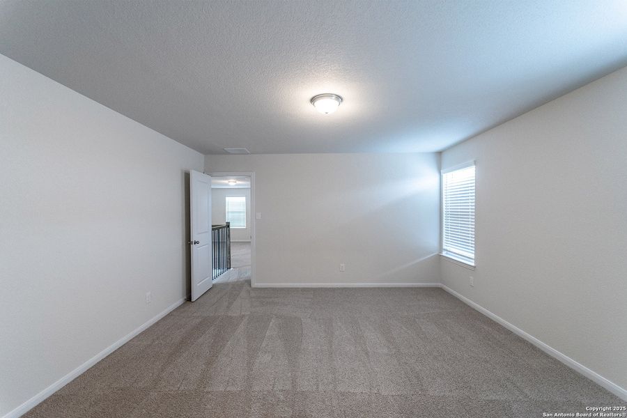 Spacious, unfurnished interior of a new home in Hunter's Ranch, San Antonio (Image 22).