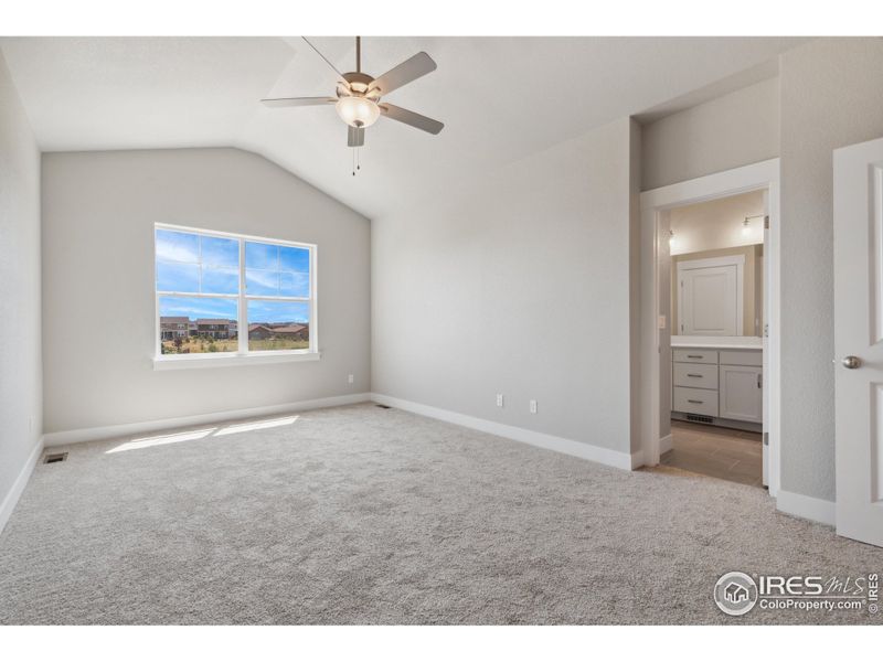 Primary bedroom w/ ceiling fan included