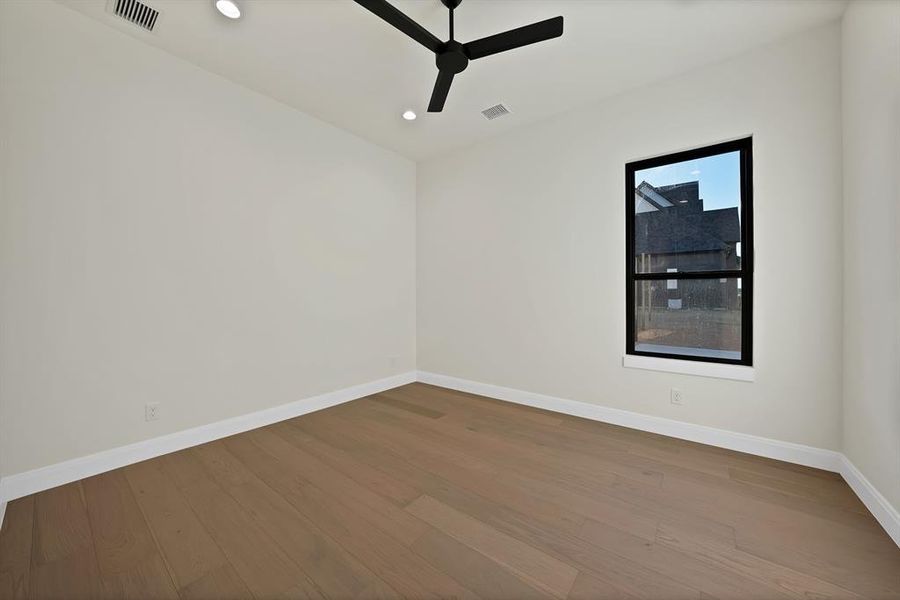 Spacious, unfurnished interior of a new home in Azalea Hollow, Midlothian (Image 21).