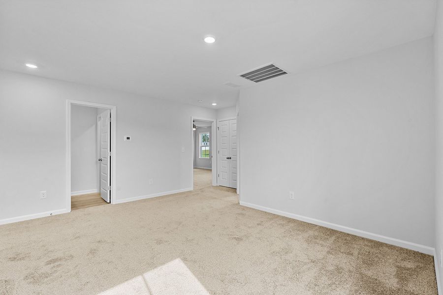 Spacious, unfurnished interior of a new home in Hanes Lake, Winston-Salem (Image 33).