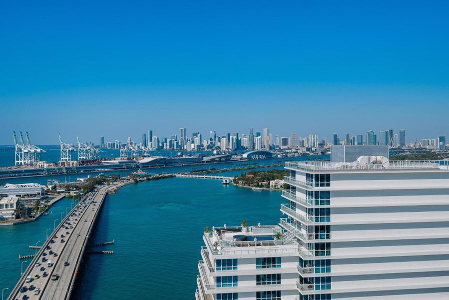 Condo located in Miami Beach, FL showcasing its design and architecture (Image 3).