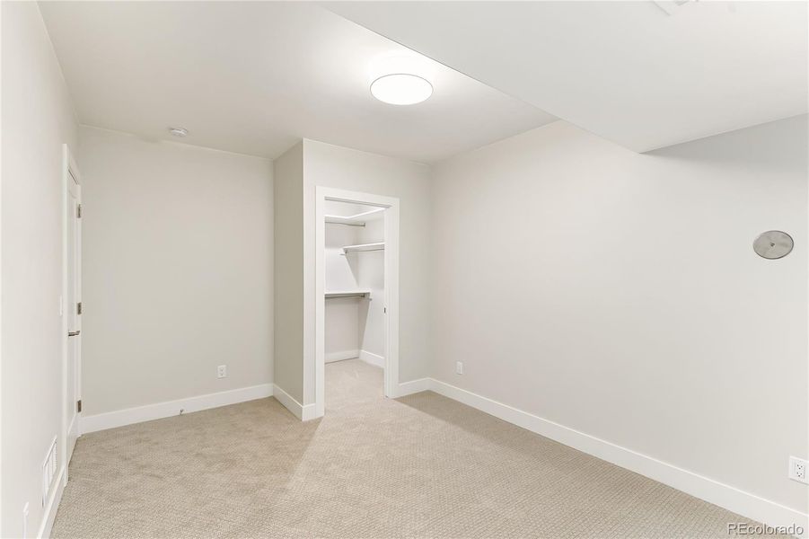 Spacious, unfurnished interior of a new home in , Englewood (Image 23).