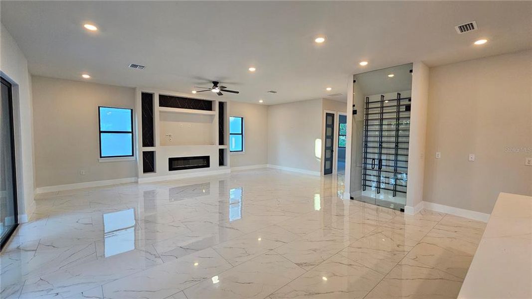 Spacious, unfurnished interior of a new home in , Tampa (Image 20).