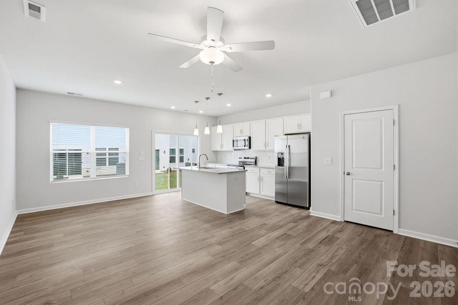 Spacious, unfurnished interior of a new home in Sloan Station, Charlotte (Image 15).