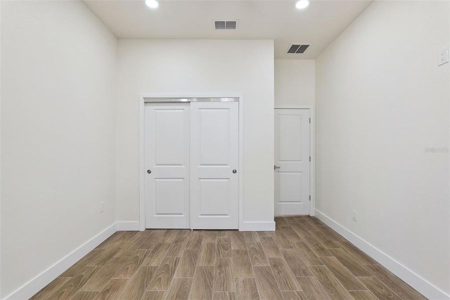 Spacious, unfurnished interior of a new home in , Deltona (Image 22).