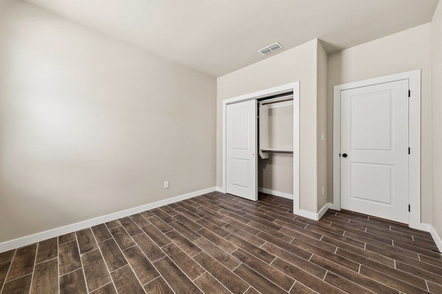Spacious, unfurnished interior of a new home in Paloma Ranch, Harlingen (Image 10).