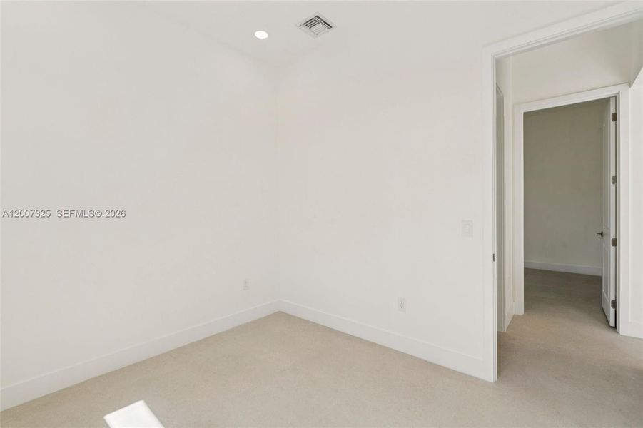Spacious, unfurnished interior of a new home in , Fort Lauderdale (Image 38). Spacious, unfurnished interior of a new home in , Fort Lauderdale (Image 38).