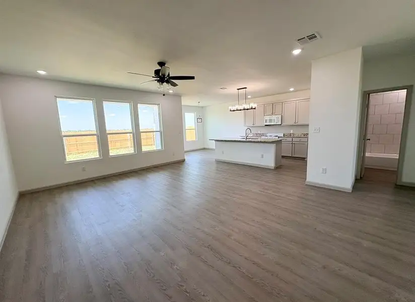 Spacious, unfurnished interior of a new home in The Seasons, Mabank (Image 11). Spacious, unfurnished interior of a new home in The Seasons, Mabank (Image 11).