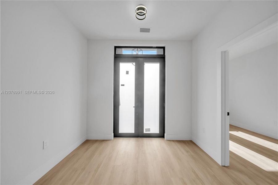 Spacious, unfurnished interior of a new home in , North Port (Image 29).