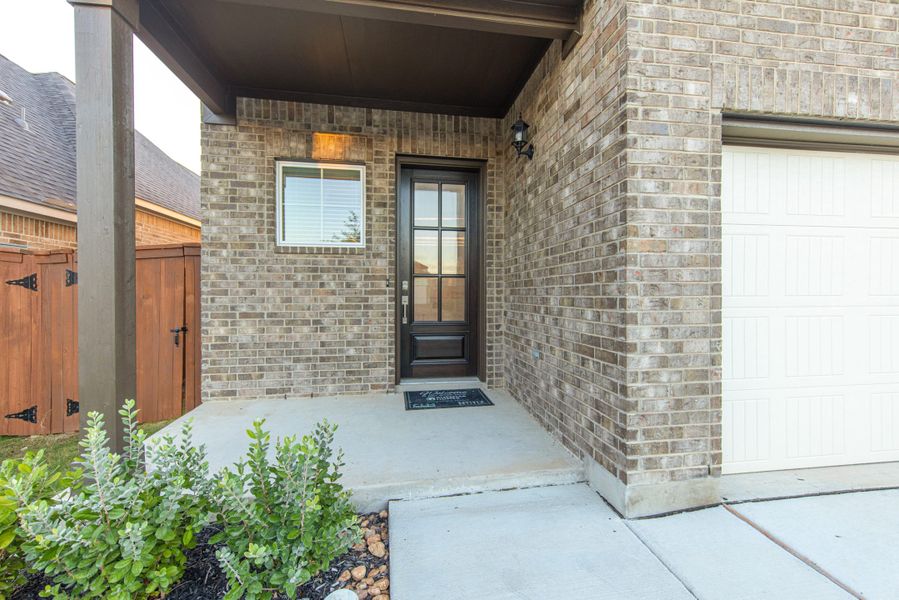 Exterior details and patio area of a home in Stillwater Ranch, San Antonio (Image 3). Exterior details and patio area of a home in Stillwater Ranch, San Antonio (Image 3).