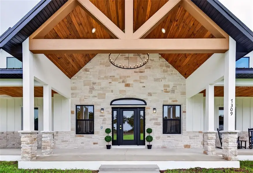 Exterior details and patio area of a home in , Bushnell (Image 28).