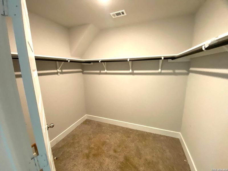 Spacious, unfurnished interior of a new home in , San Antonio (Image 19).