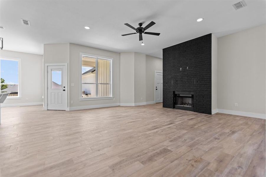 Spacious, unfurnished interior of a new home in , Lindale (Image 29).