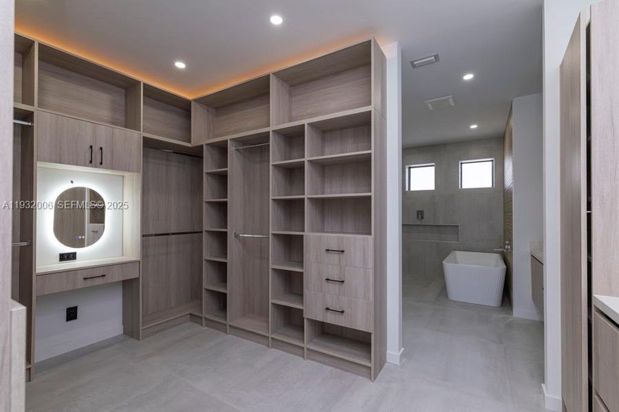 Furnished interior view inside a new home in , Cape Coral (Image 10).