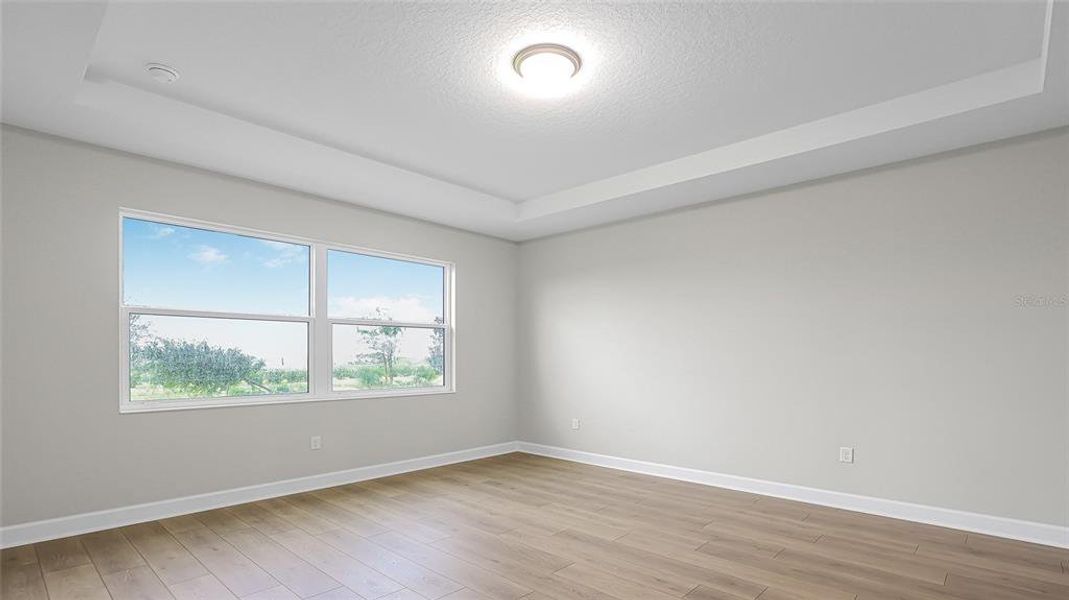 Spacious, unfurnished interior of a new home in Cresswind at Lake Harris, Tavares (Image 40).