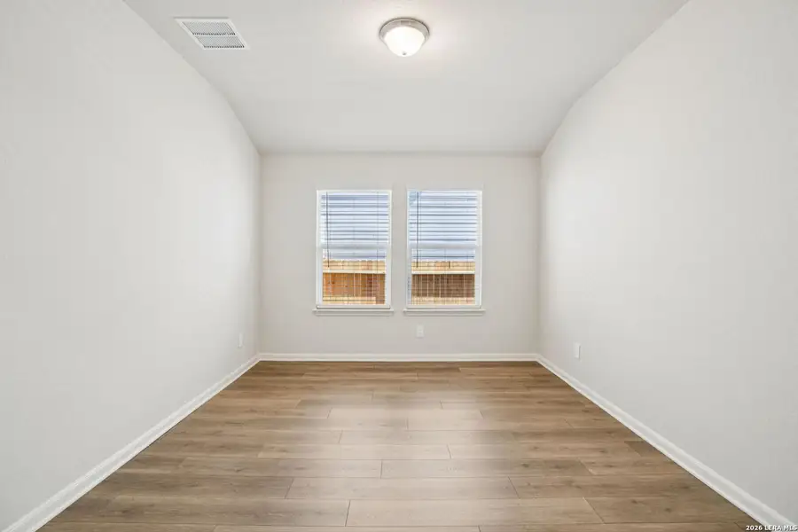 Spacious, unfurnished interior of a new home in Estancia Ranch - Classic Series, San Antonio (Image 27).