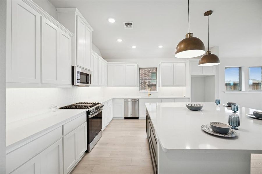 Furnished interior view inside a new home in Creekshaw – Classic, Royse City (Image 6). Furnished interior view inside a new home in Creekshaw – Classic, Royse City (Image 6).