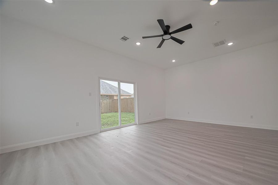 Spacious, unfurnished interior of a new home in , Houston (Image 17).