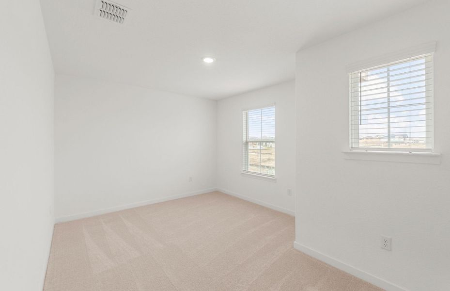 Spacious, unfurnished interior of a new home in Sunfield, Buda (Image 17).