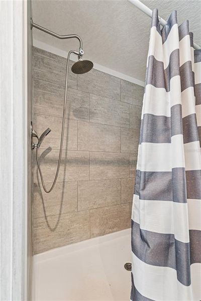 Close-up of interior finishes inside a home in , Lake Wales (Image 12).