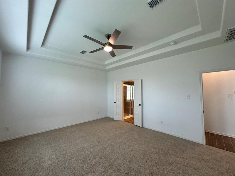 Spacious, unfurnished interior of a new home in Creekhaven, Iowa Colony (Image 15).