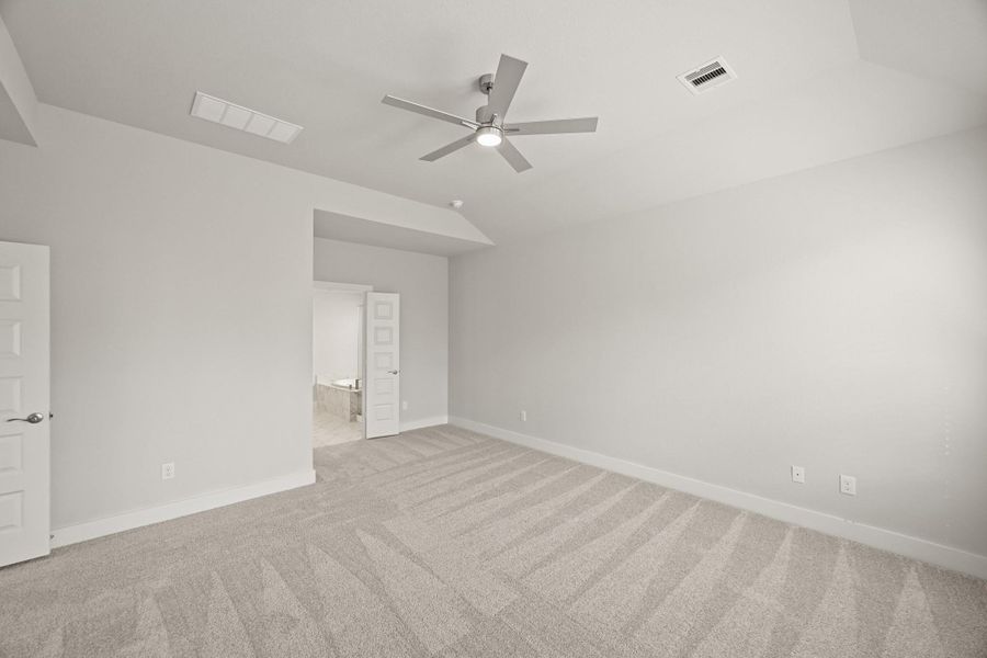 Spacious, unfurnished interior of a new home in Barton Creek Ranch, Conroe (Image 16). Spacious, unfurnished interior of a new home in Barton Creek Ranch, Conroe (Image 16).
